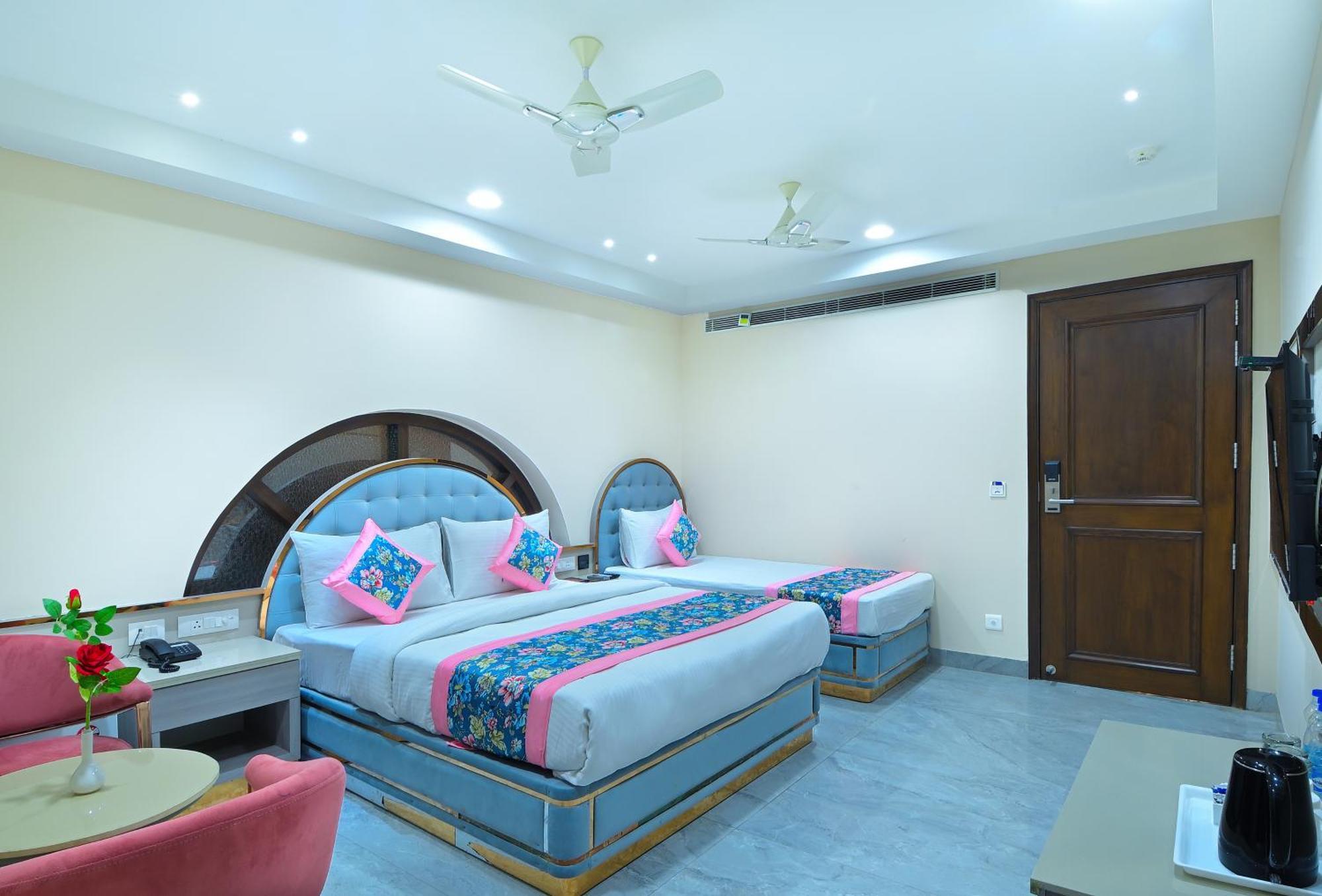 Hotel Sapphire House - 3 Mins Walk From Metro And 5 Mins From Rail Station New Delhi Eksteriør bilde
