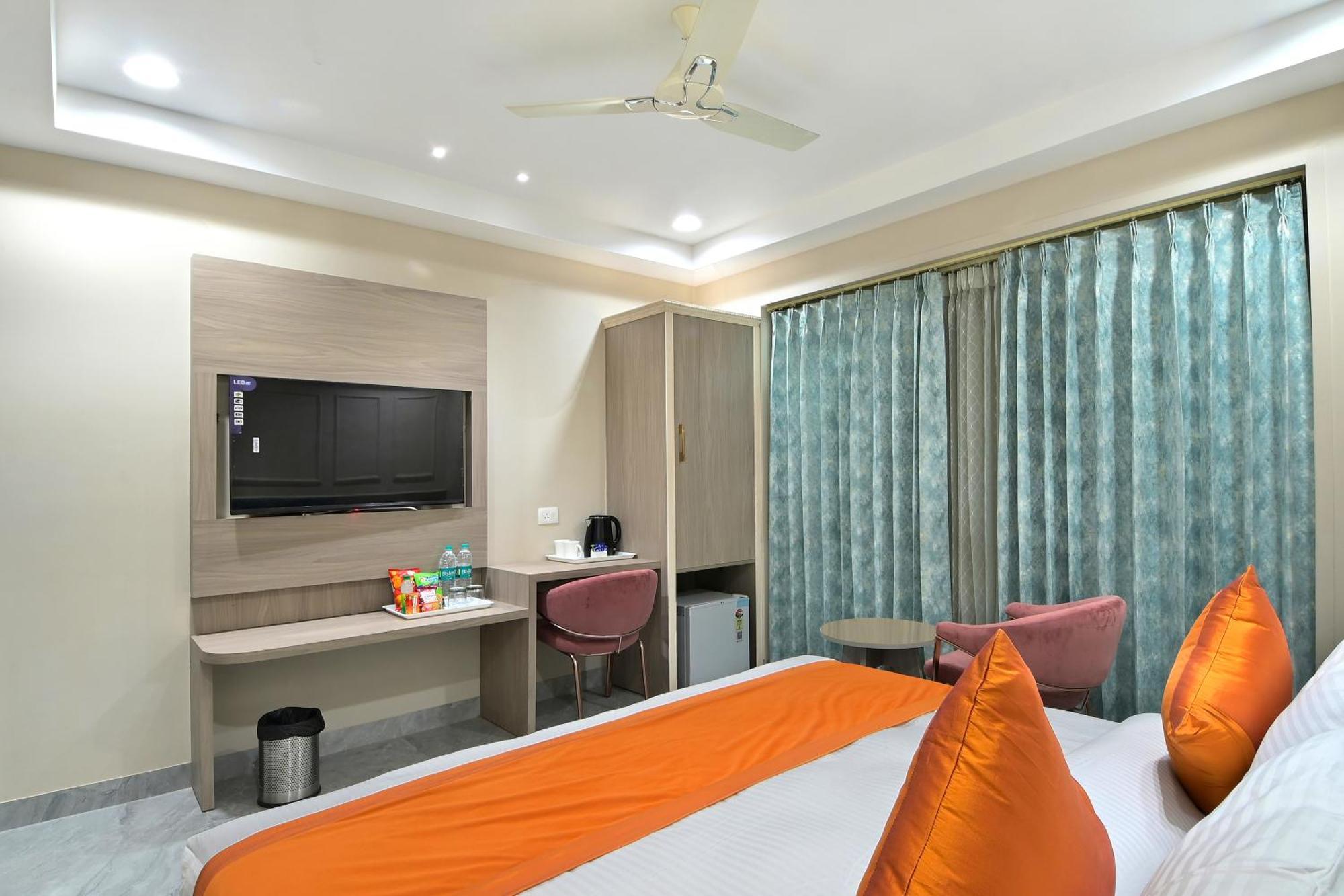 Hotel Sapphire House - 3 Mins Walk From Metro And 5 Mins From Rail Station New Delhi Eksteriør bilde