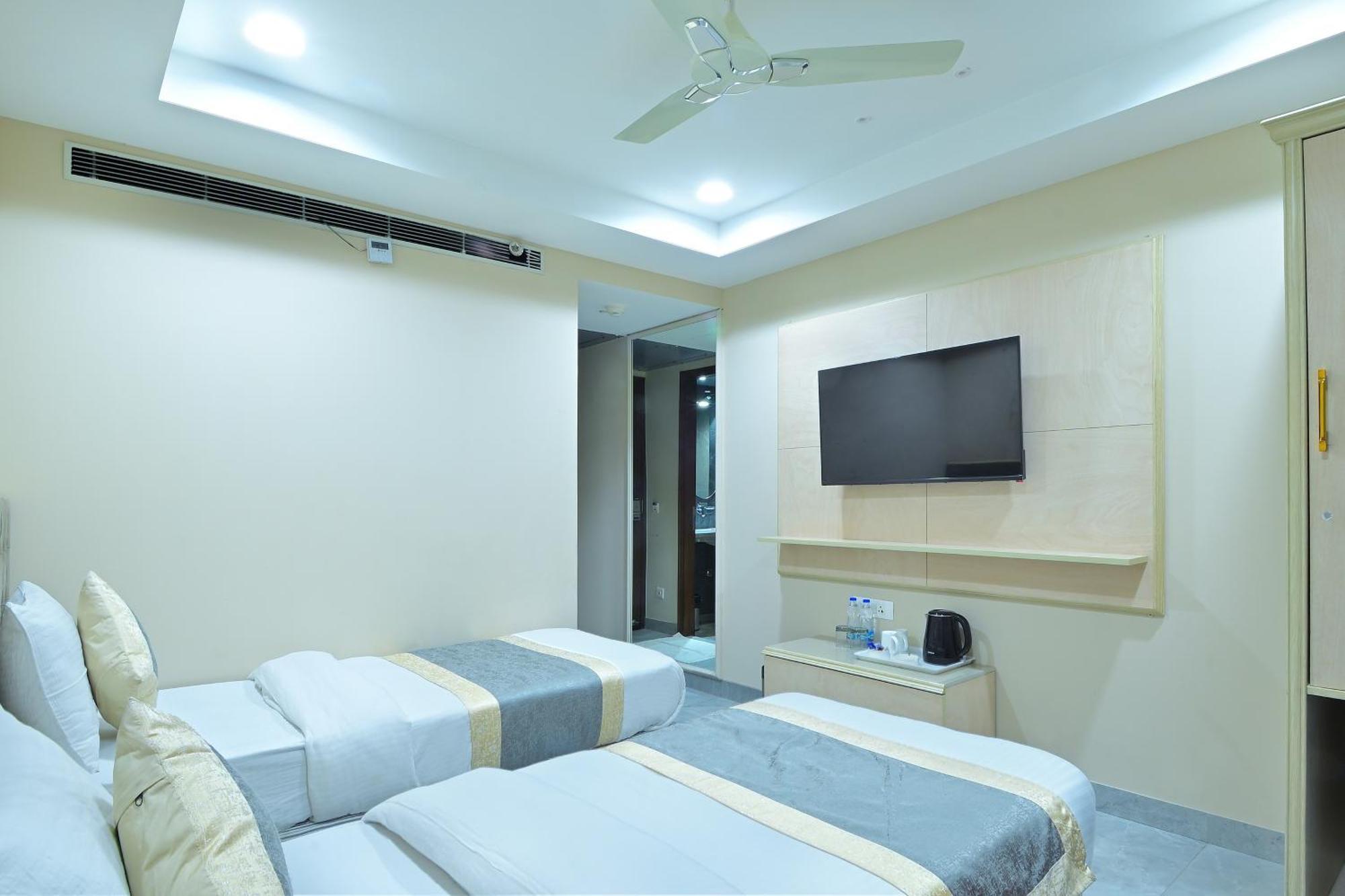 Hotel Sapphire House - 3 Mins Walk From Metro And 5 Mins From Rail Station New Delhi Eksteriør bilde