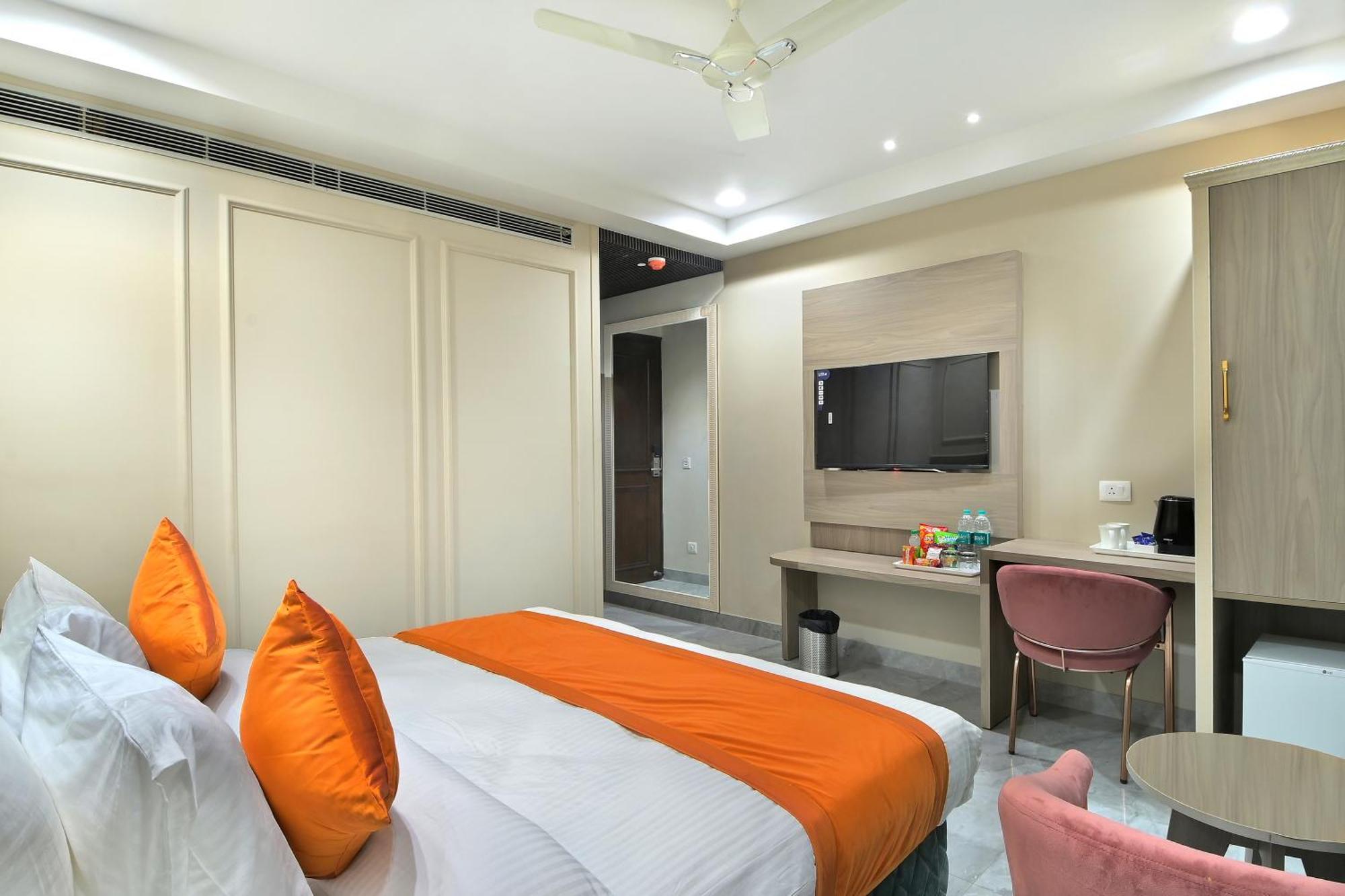 Hotel Sapphire House - 3 Mins Walk From Metro And 5 Mins From Rail Station New Delhi Eksteriør bilde