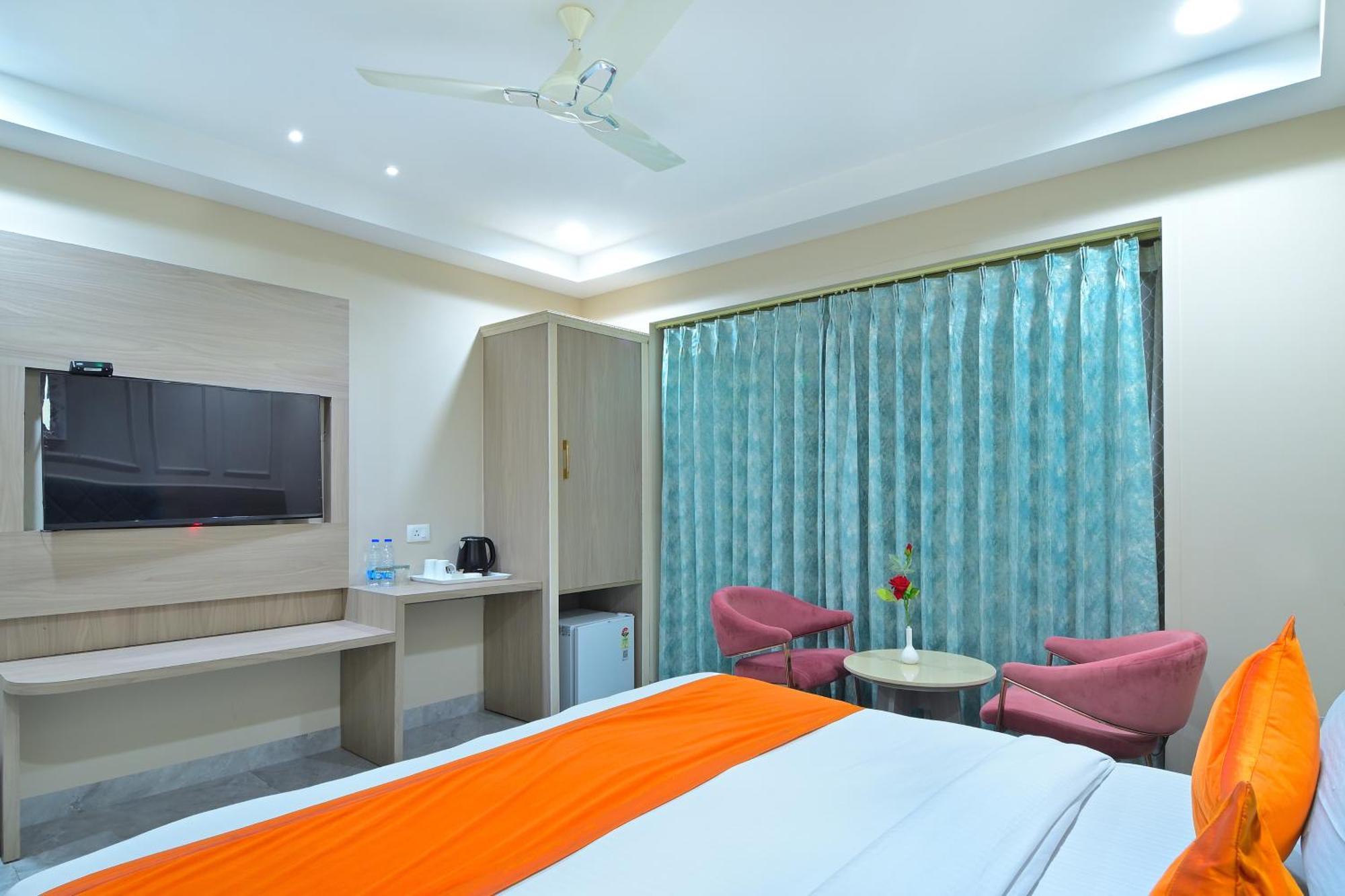 Hotel Sapphire House - 3 Mins Walk From Metro And 5 Mins From Rail Station New Delhi Eksteriør bilde