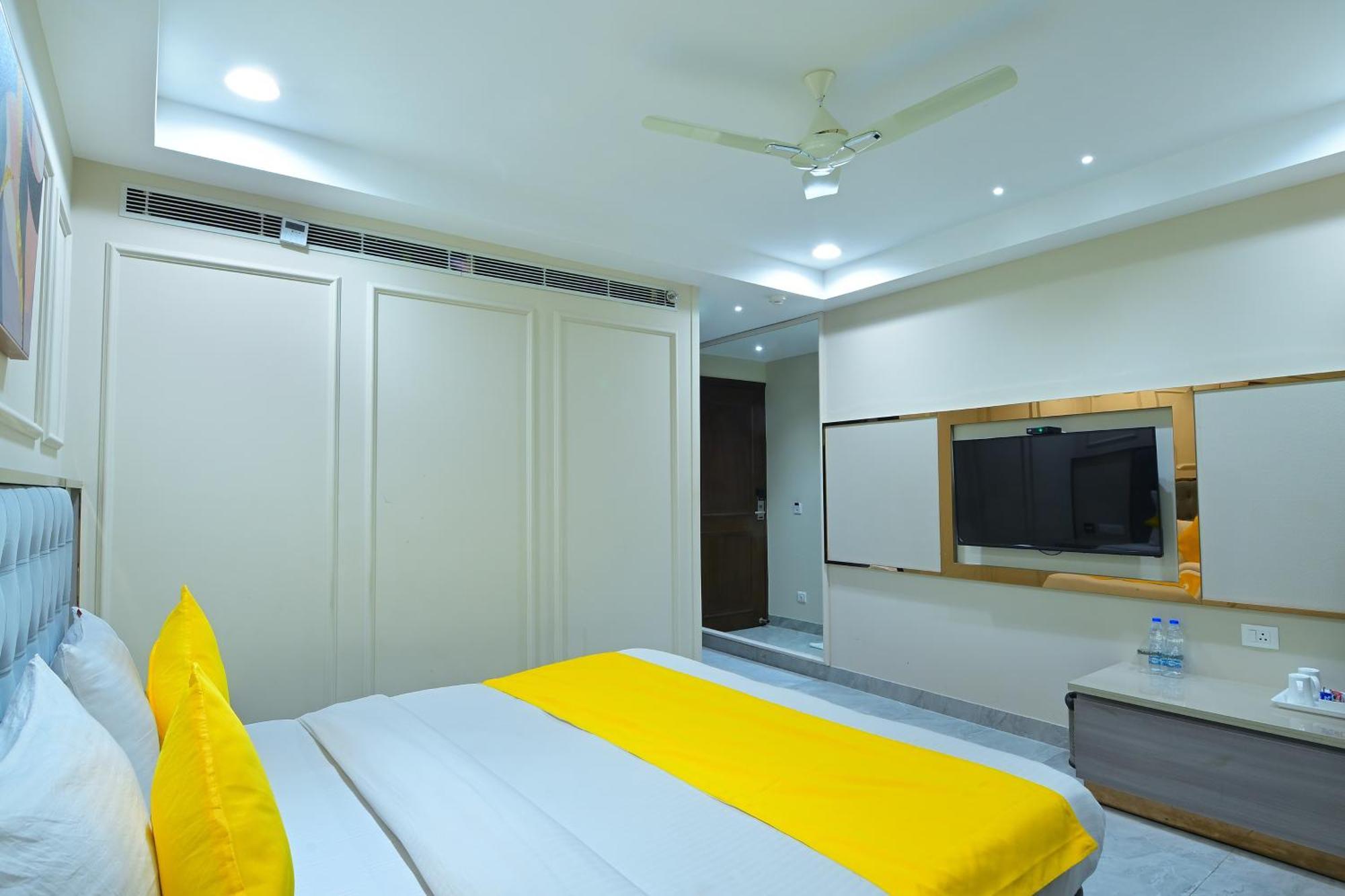 Hotel Sapphire House - 3 Mins Walk From Metro And 5 Mins From Rail Station New Delhi Eksteriør bilde