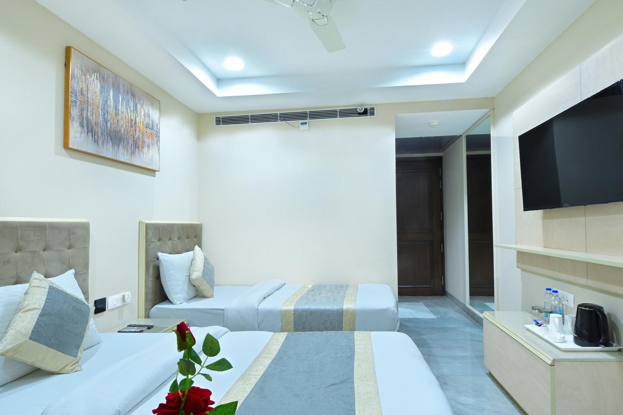 Hotel Sapphire House - 3 Mins Walk From Metro And 5 Mins From Rail Station New Delhi Eksteriør bilde