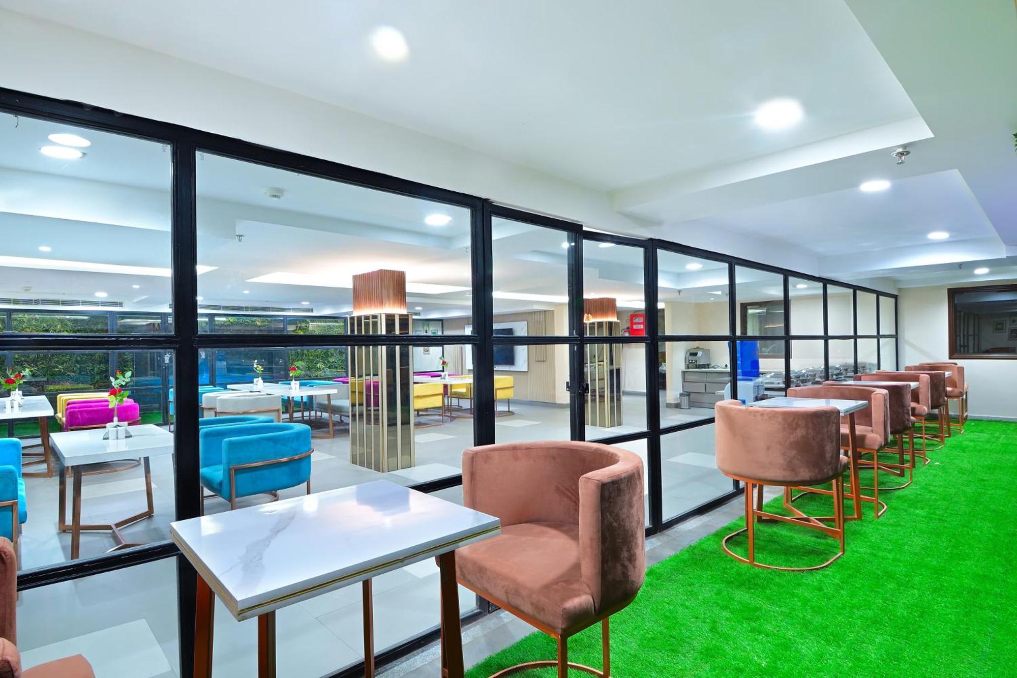 Hotel Sapphire House - 3 Mins Walk From Metro And 5 Mins From Rail Station New Delhi Eksteriør bilde