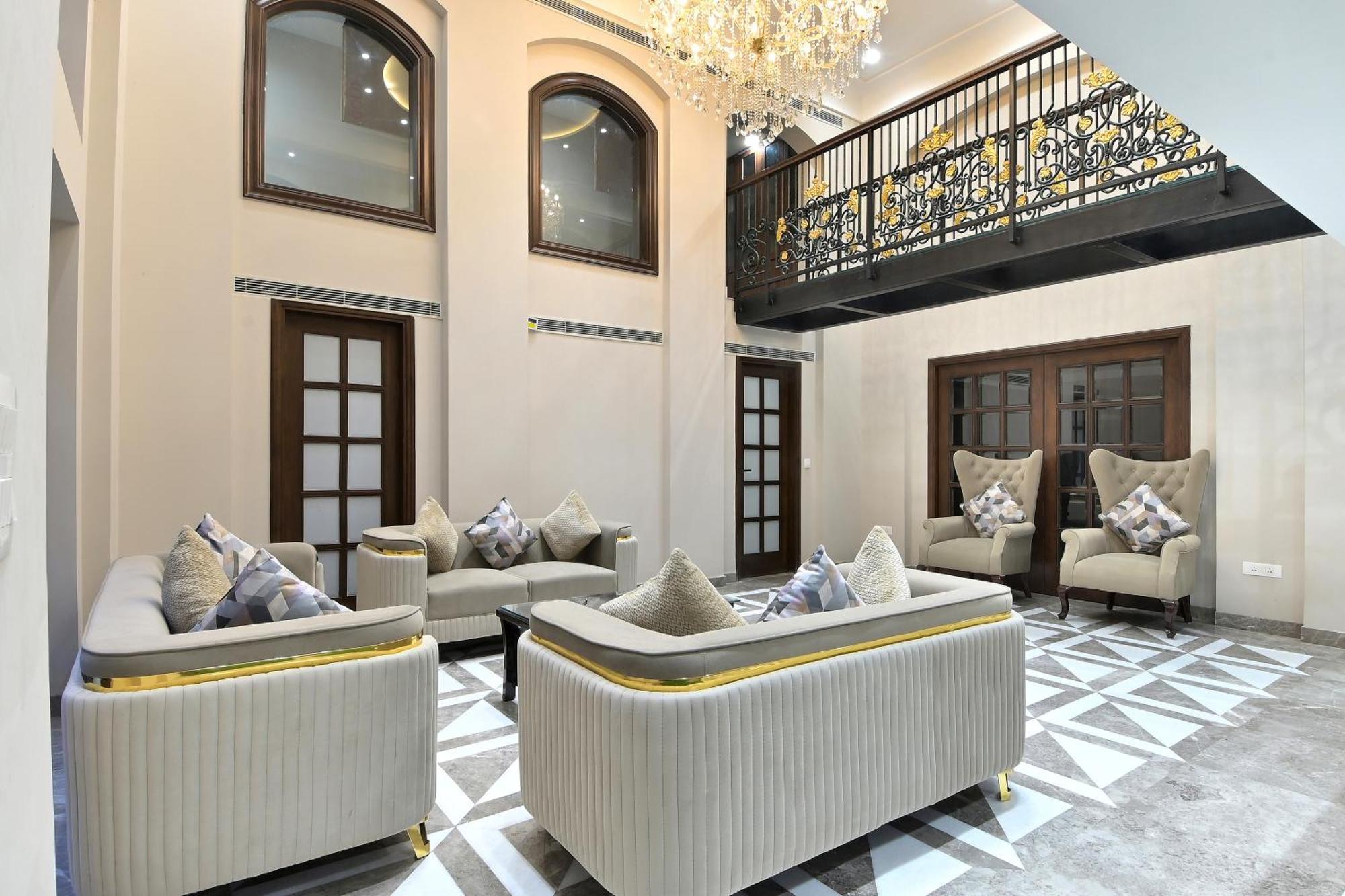 Hotel Sapphire House - 3 Mins Walk From Metro And 5 Mins From Rail Station New Delhi Eksteriør bilde